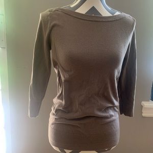 Small gap long sleeved shirt